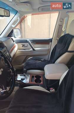 Внедорожник / Кроссовер Mitsubishi Pajero 2007 в 