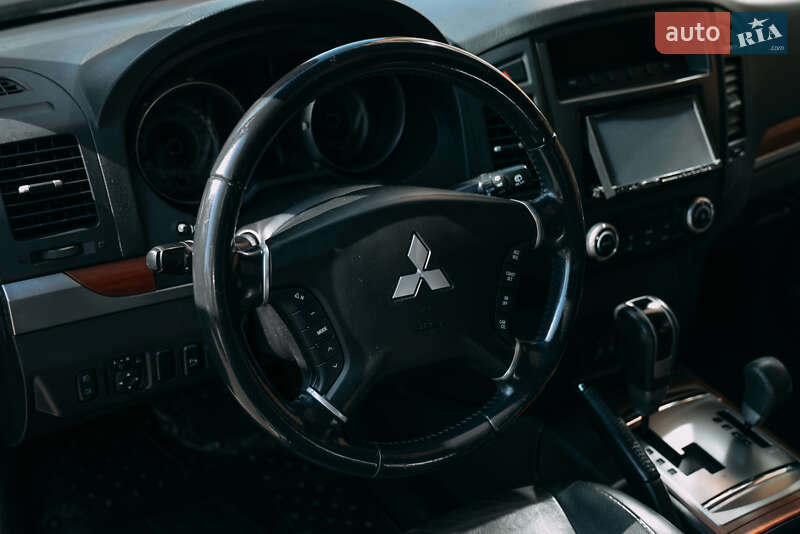 Внедорожник / Кроссовер Mitsubishi Pajero 2008 в Киеве