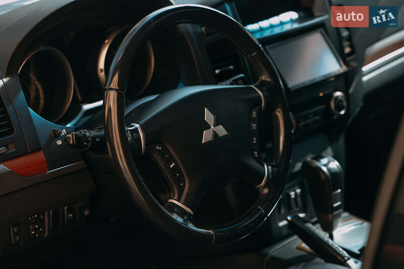 Внедорожник / Кроссовер Mitsubishi Pajero 2008 в Киеве