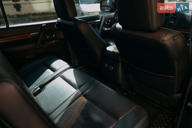 Внедорожник / Кроссовер Mitsubishi Pajero 2008 в Киеве