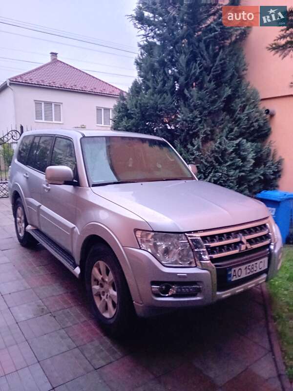 Позашляховик / Кросовер Mitsubishi Pajero 2015 в Виноградові