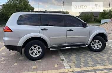 Внедорожник / Кроссовер Mitsubishi Pajero 2011 в Городенке