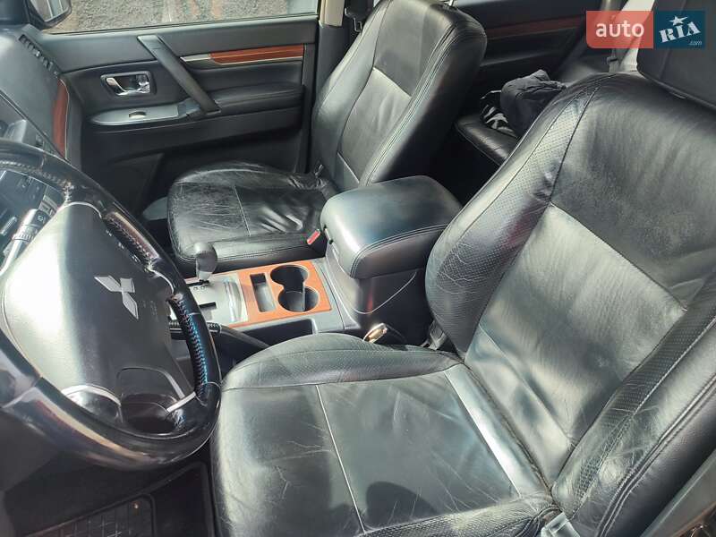 Позашляховик / Кросовер Mitsubishi Pajero 2007 в Новому Бузі