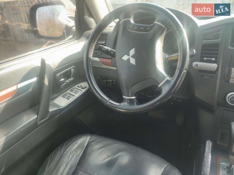 Позашляховик / Кросовер Mitsubishi Pajero 2007 в Новому Бузі