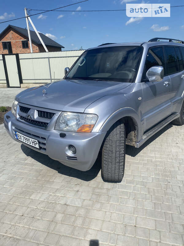 Внедорожник / Кроссовер Mitsubishi Pajero 2005 в Каменец-Подольском