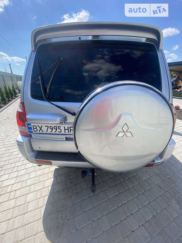 Внедорожник / Кроссовер Mitsubishi Pajero 2005 в Каменец-Подольском