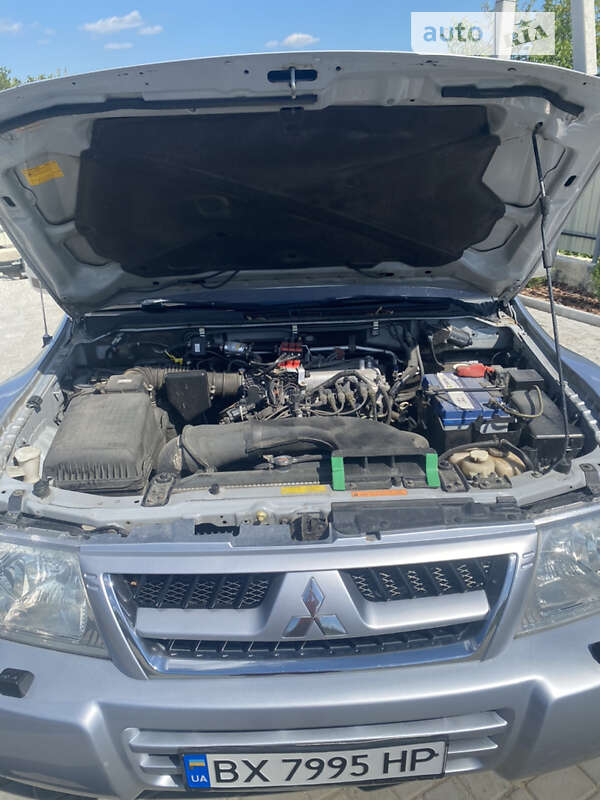 Внедорожник / Кроссовер Mitsubishi Pajero 2005 в Каменец-Подольском