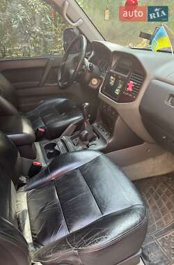 Внедорожник / Кроссовер Mitsubishi Pajero 2000 в 