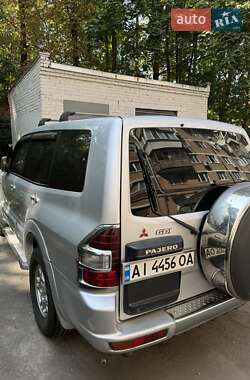 Внедорожник / Кроссовер Mitsubishi Pajero 2000 в 