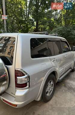 Внедорожник / Кроссовер Mitsubishi Pajero 2000 в 