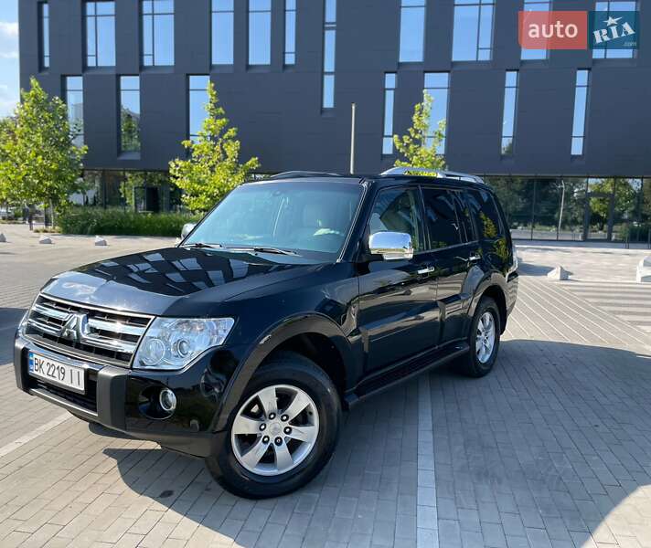 Внедорожник / Кроссовер Mitsubishi Pajero 2007 в Вараше