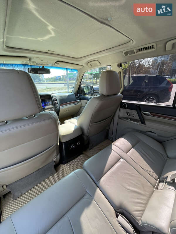 Внедорожник / Кроссовер Mitsubishi Pajero 2007 в Вараше