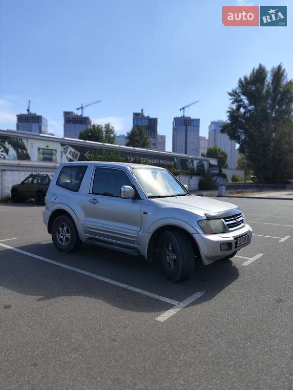 Внедорожник / Кроссовер Mitsubishi Pajero 2000 в Киеве
