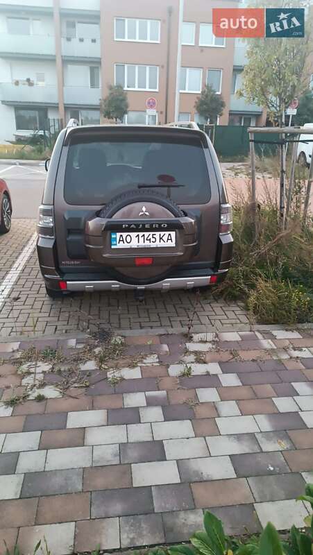 Внедорожник / Кроссовер Mitsubishi Pajero 2010 в Ужгороде
