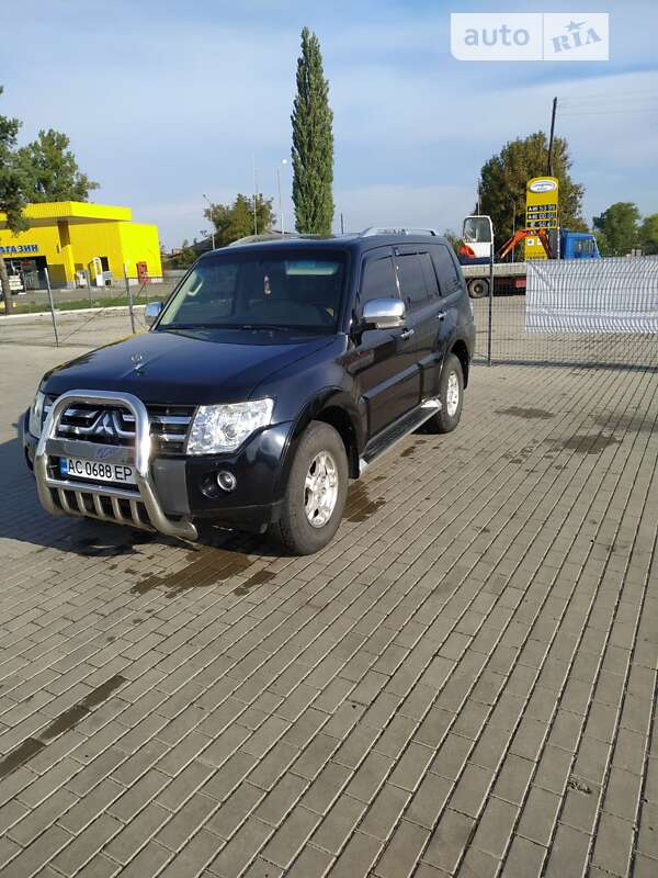 Внедорожник / Кроссовер Mitsubishi Pajero 2007 в Нововолынске