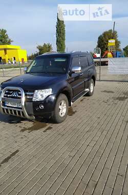 Внедорожник / Кроссовер Mitsubishi Pajero 2007 в Нововолынске