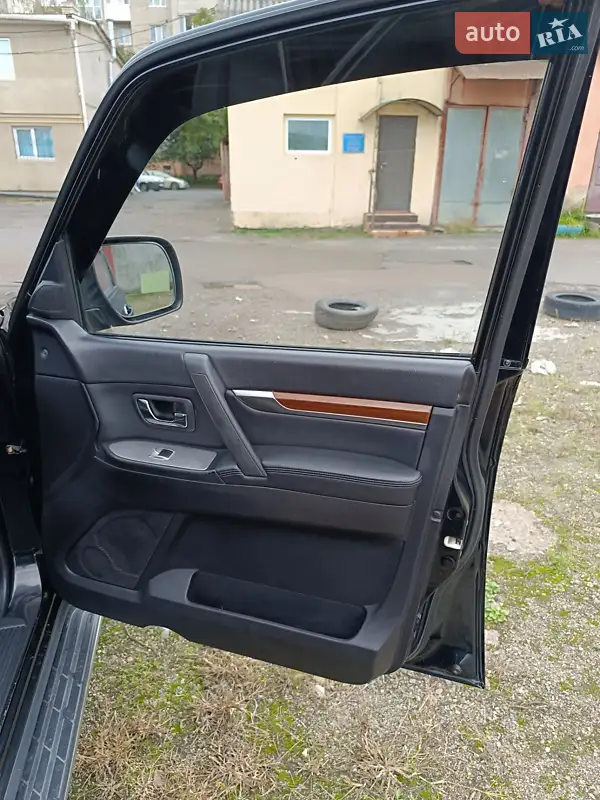 Mitsubishi Pajero 2008 VIN JMBLYV98W8J500282 фото оголошення 11 з 52