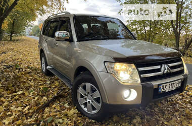 Позашляховик / Кросовер Mitsubishi Pajero 2008 в Краснограді