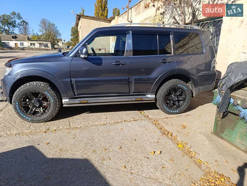 Внедорожник / Кроссовер Mitsubishi Pajero 2007 в Рени