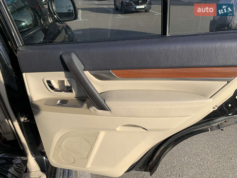Позашляховик / Кросовер Mitsubishi Pajero 2007 в Києві