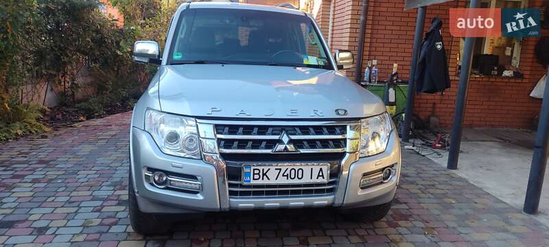 Внедорожник / Кроссовер Mitsubishi Pajero 2014 в Ровно