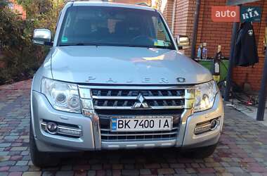 Внедорожник / Кроссовер Mitsubishi Pajero 2014 в Ровно