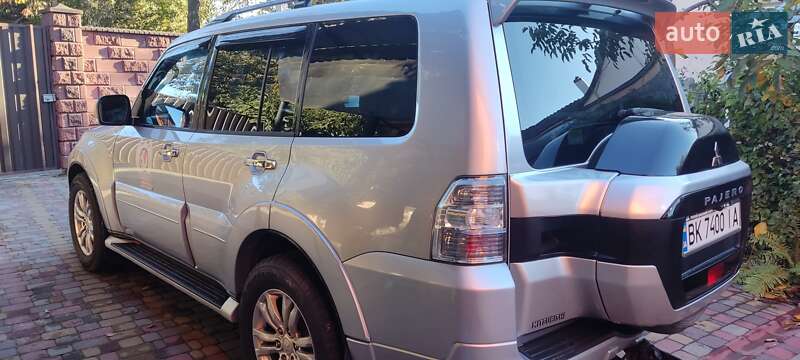 Внедорожник / Кроссовер Mitsubishi Pajero 2014 в Ровно