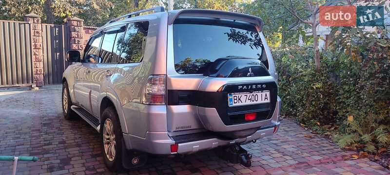 Внедорожник / Кроссовер Mitsubishi Pajero 2014 в Ровно