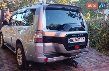 Внедорожник / Кроссовер Mitsubishi Pajero 2014 в Ровно