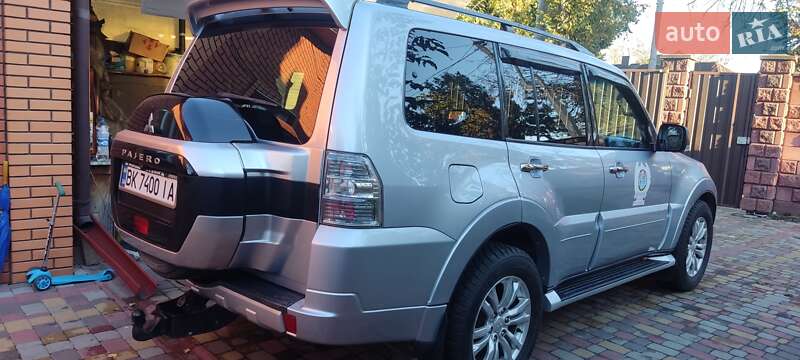 Внедорожник / Кроссовер Mitsubishi Pajero 2014 в Ровно