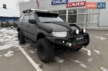 Внедорожник / Кроссовер Mitsubishi Pajero 2010 в Киеве