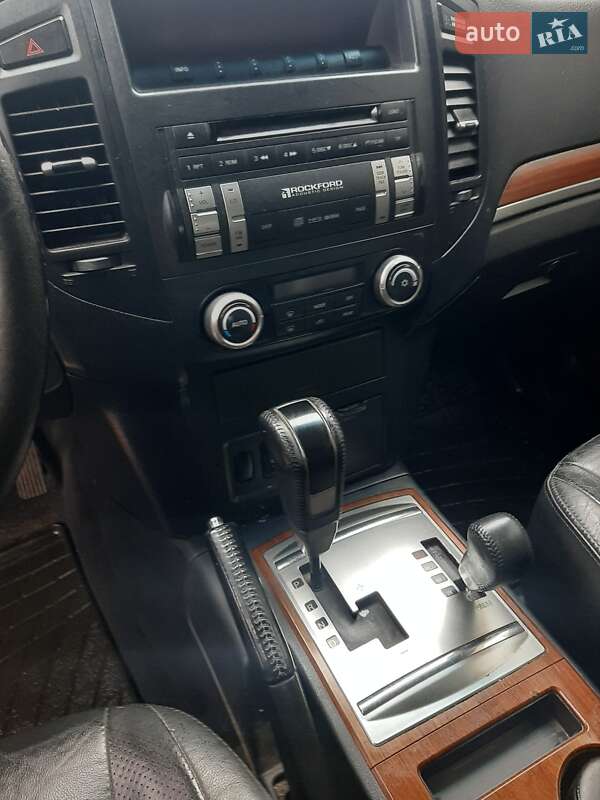 Позашляховик / Кросовер Mitsubishi Pajero 2008 в Кривому Розі фото 11 Позашляховик / Кросовер Mitsubishi Pajero 2008 в Кривому Розі