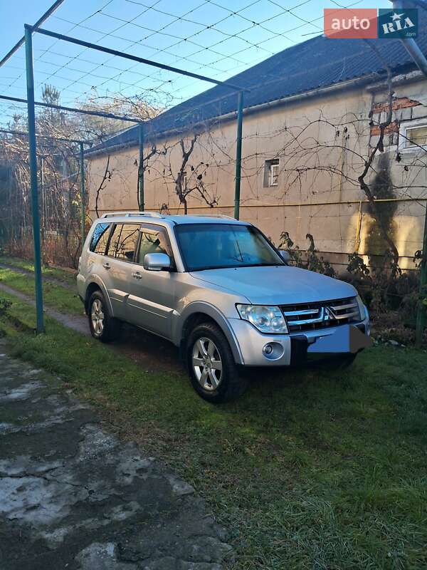 Внедорожник / Кроссовер Mitsubishi Pajero 2008 в 