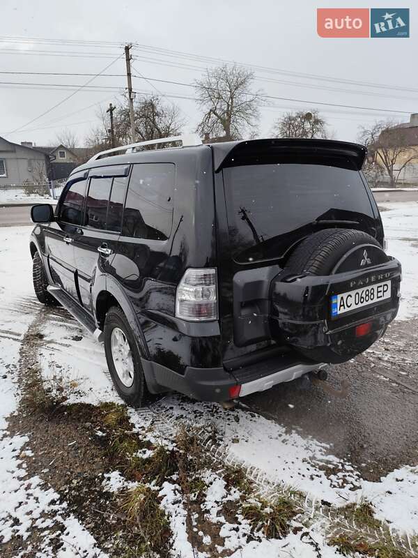 Внедорожник / Кроссовер Mitsubishi Pajero 2007 в Нововолынске