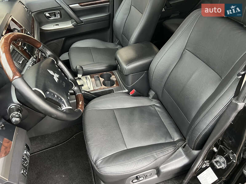 Внедорожник / Кроссовер Mitsubishi Pajero 2018 в Черновцах фото 33 Внедорожник / Кроссовер Mitsubishi Pajero 2018 в Черновцах