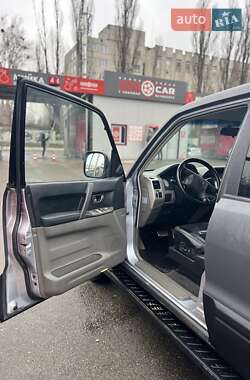 Внедорожник / Кроссовер Mitsubishi Pajero 2005 в Киеве