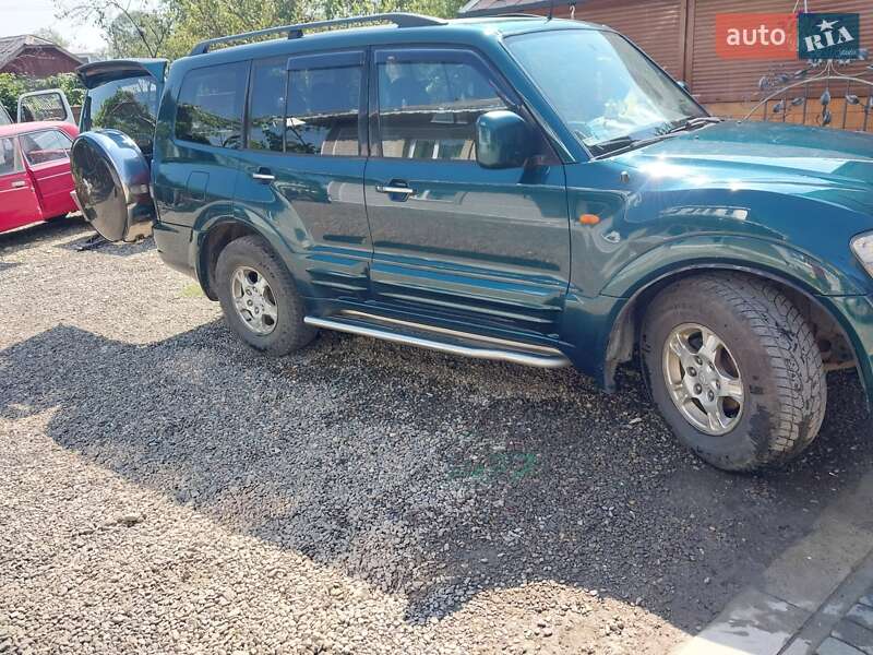 Внедорожник / Кроссовер Mitsubishi Pajero 2000 в Косове