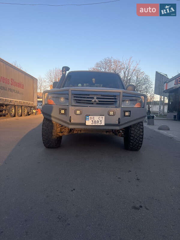 Позашляховик / Кросовер Mitsubishi Pajero 2001 в 
