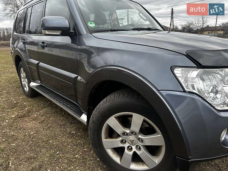 Внедорожник / Кроссовер Mitsubishi Pajero 2007 в Конотопе