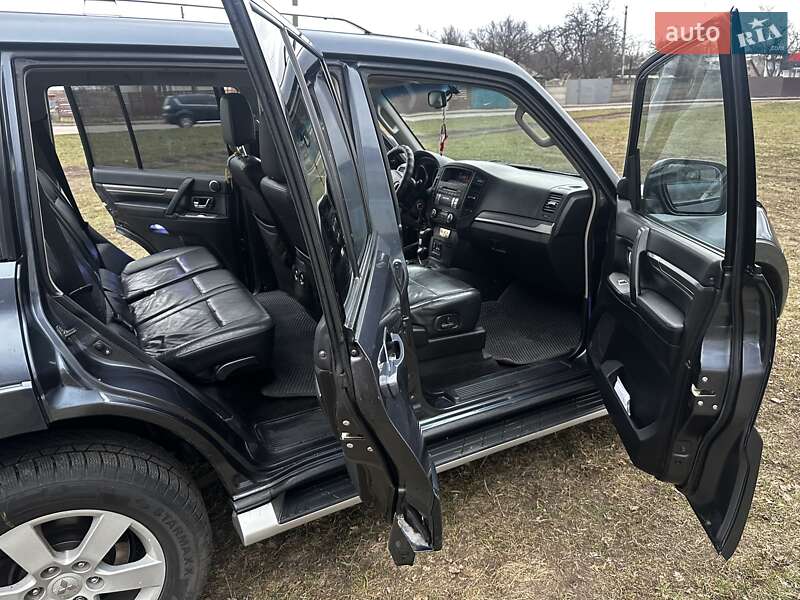 Внедорожник / Кроссовер Mitsubishi Pajero 2007 в Конотопе