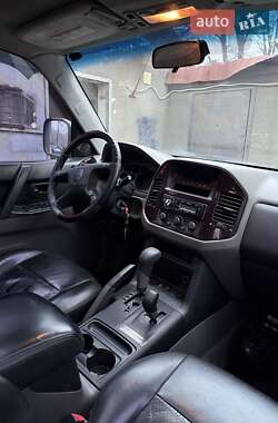 Внедорожник / Кроссовер Mitsubishi Pajero 2000 в 