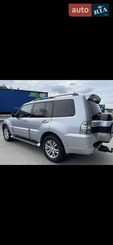 Внедорожник / Кроссовер Mitsubishi Pajero 2014 в Ровно