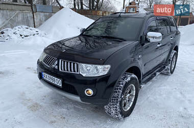 Внедорожник / Кроссовер Mitsubishi Pajero 2013 в Харькове