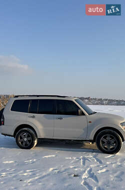 Внедорожник / Кроссовер Mitsubishi Pajero 2001 в 