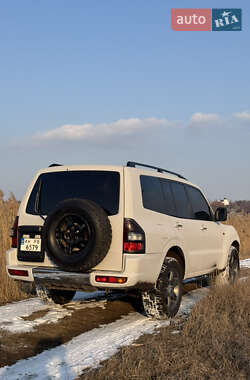 Внедорожник / Кроссовер Mitsubishi Pajero 2001 в 
