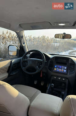Внедорожник / Кроссовер Mitsubishi Pajero 2001 в 