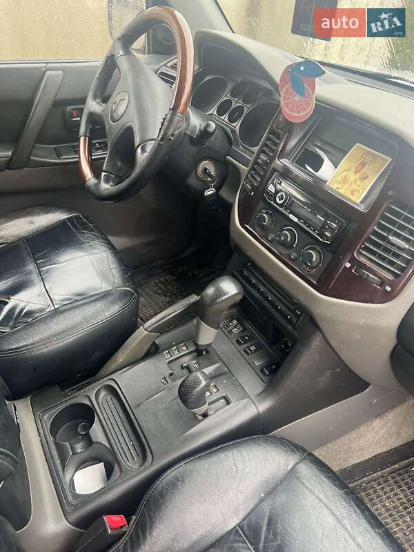 Внедорожник / Кроссовер Mitsubishi Pajero 2001 в Ужгороде