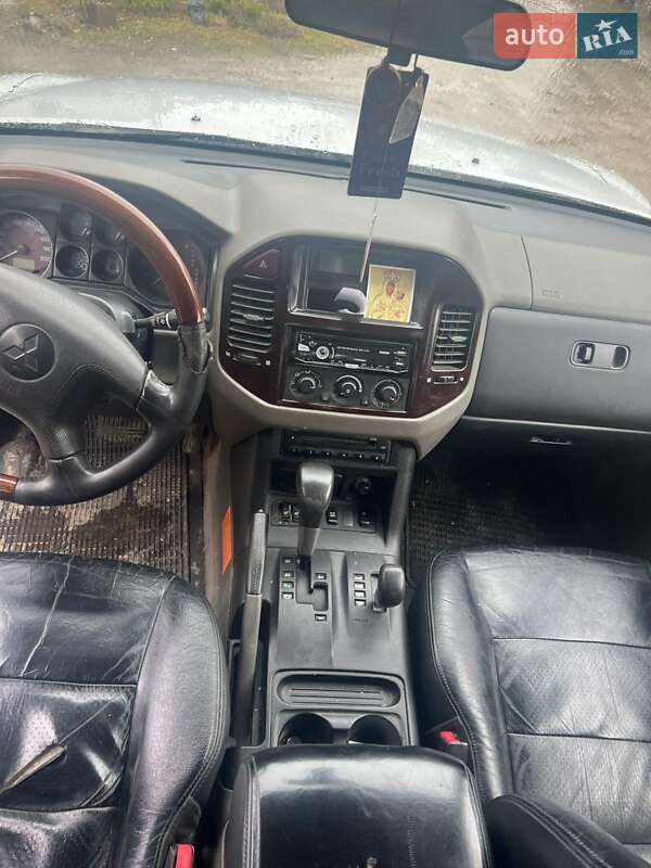 Mitsubishi Pajero 2001