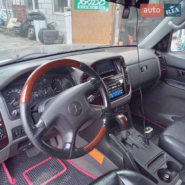 Позашляховик / Кросовер Mitsubishi Pajero 2006 в Києві