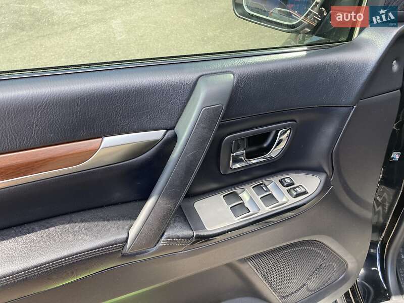 Внедорожник / Кроссовер Mitsubishi Pajero 2008 в Луцке